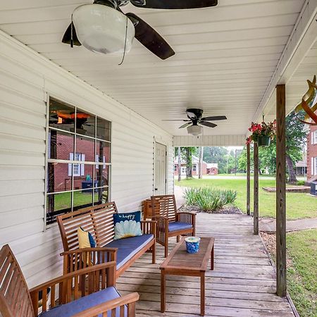 Delightful Retreat With Fireplace And Large Yard! Εξωτερικό φωτογραφία