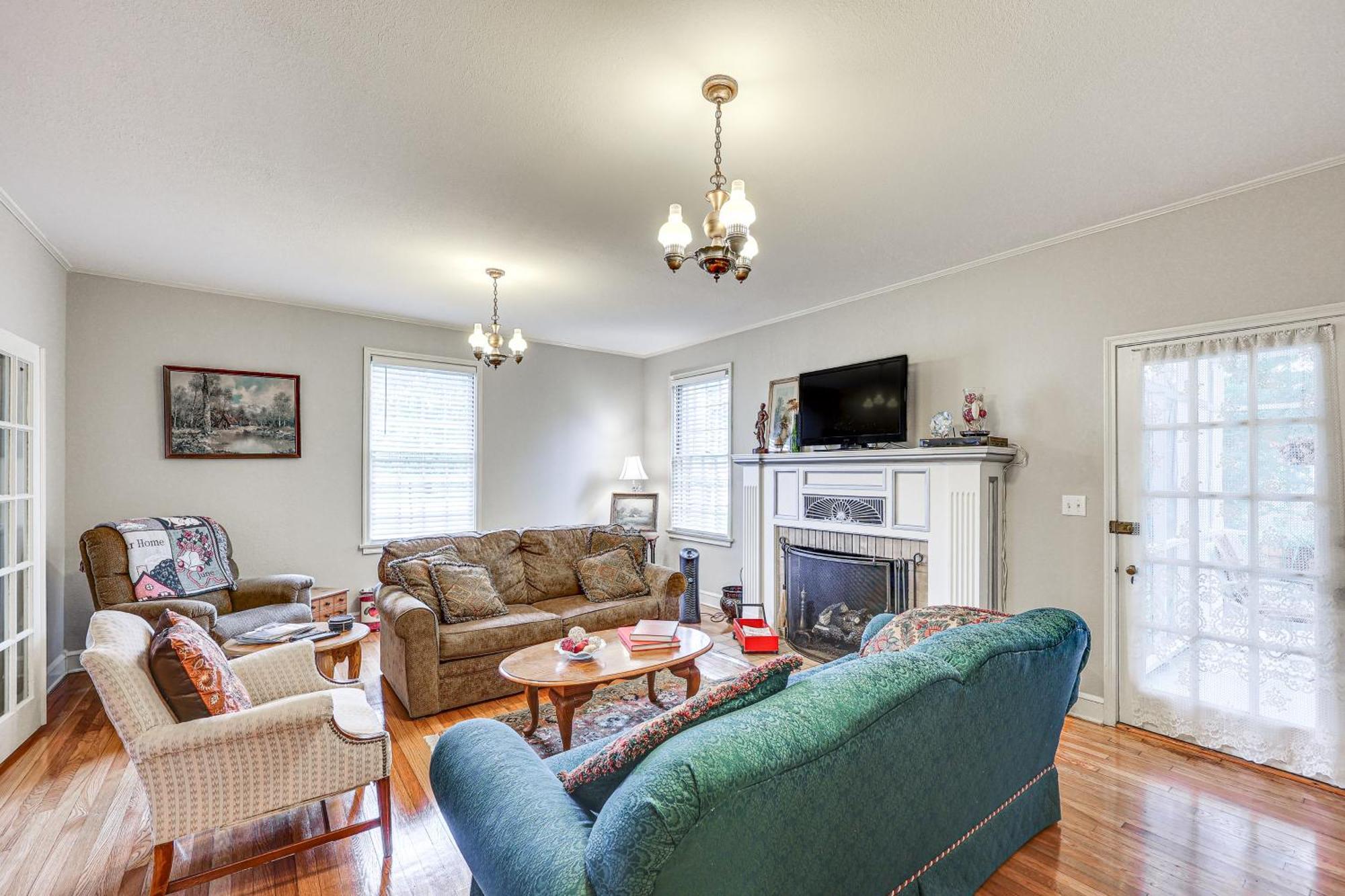 Delightful Retreat With Fireplace And Large Yard! Εξωτερικό φωτογραφία