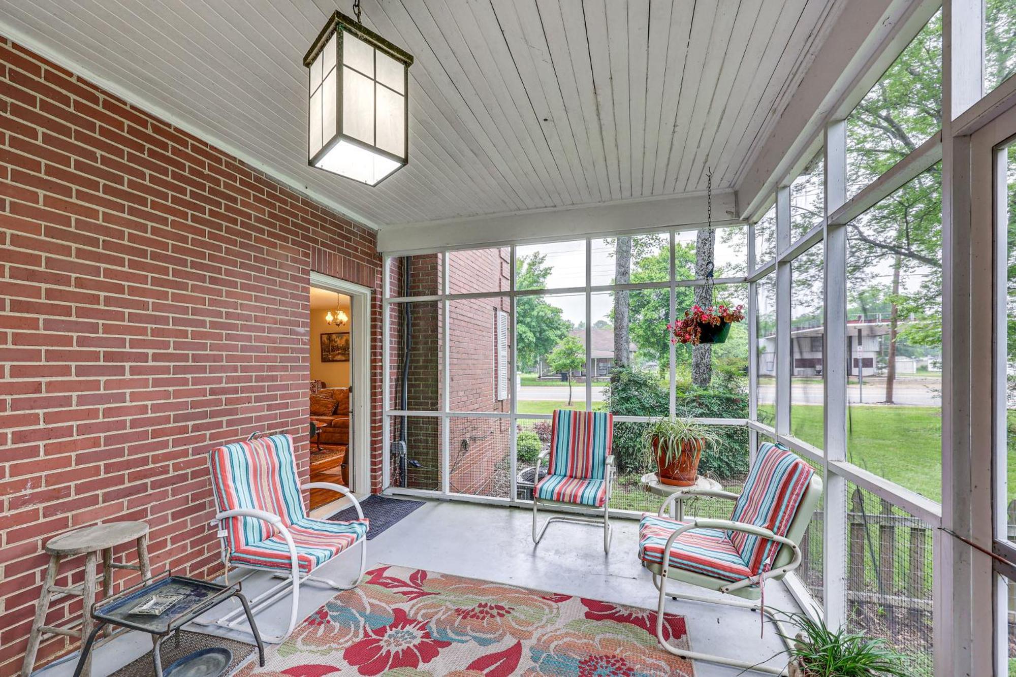 Delightful Retreat With Fireplace And Large Yard! Εξωτερικό φωτογραφία