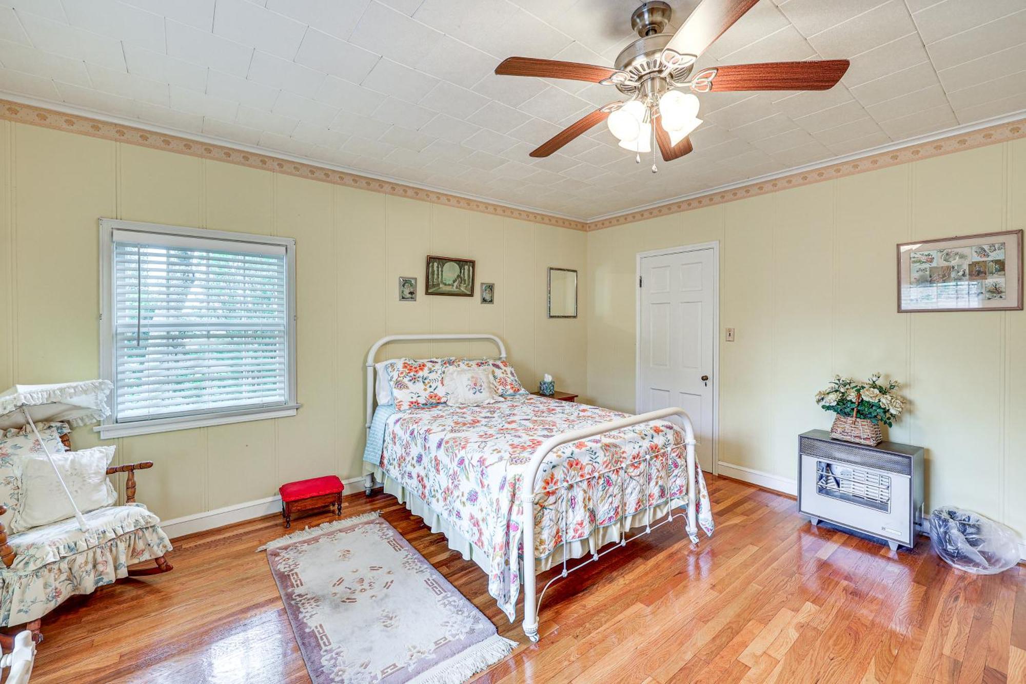 Delightful Retreat With Fireplace And Large Yard! Εξωτερικό φωτογραφία