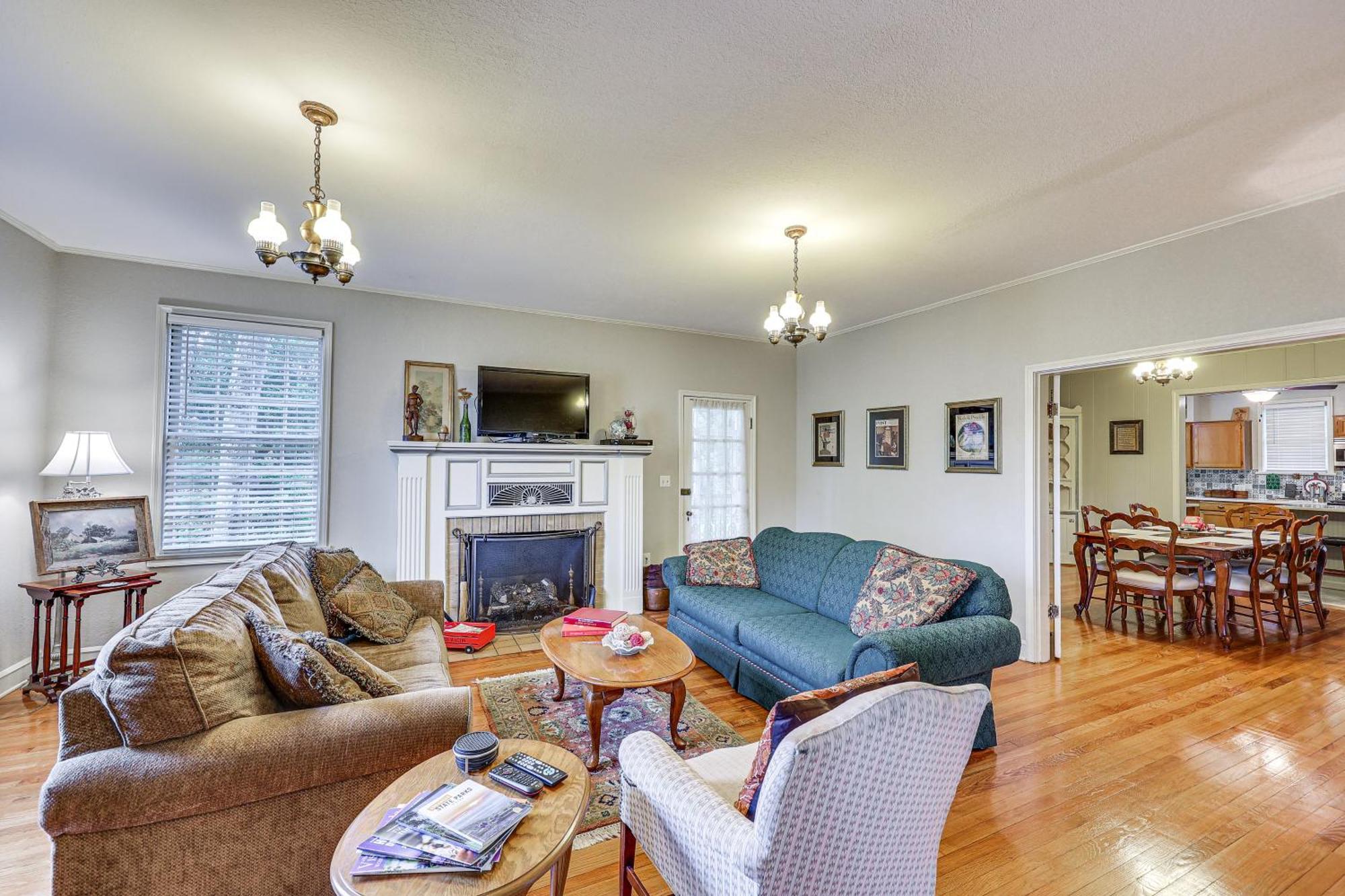 Delightful Retreat With Fireplace And Large Yard! Εξωτερικό φωτογραφία