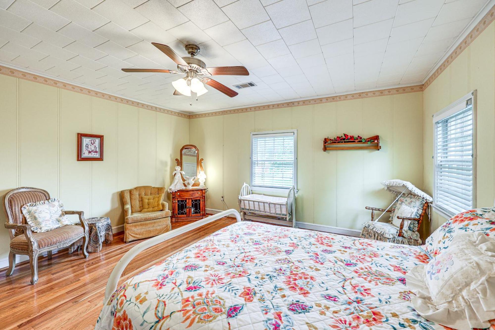 Delightful Retreat With Fireplace And Large Yard! Εξωτερικό φωτογραφία