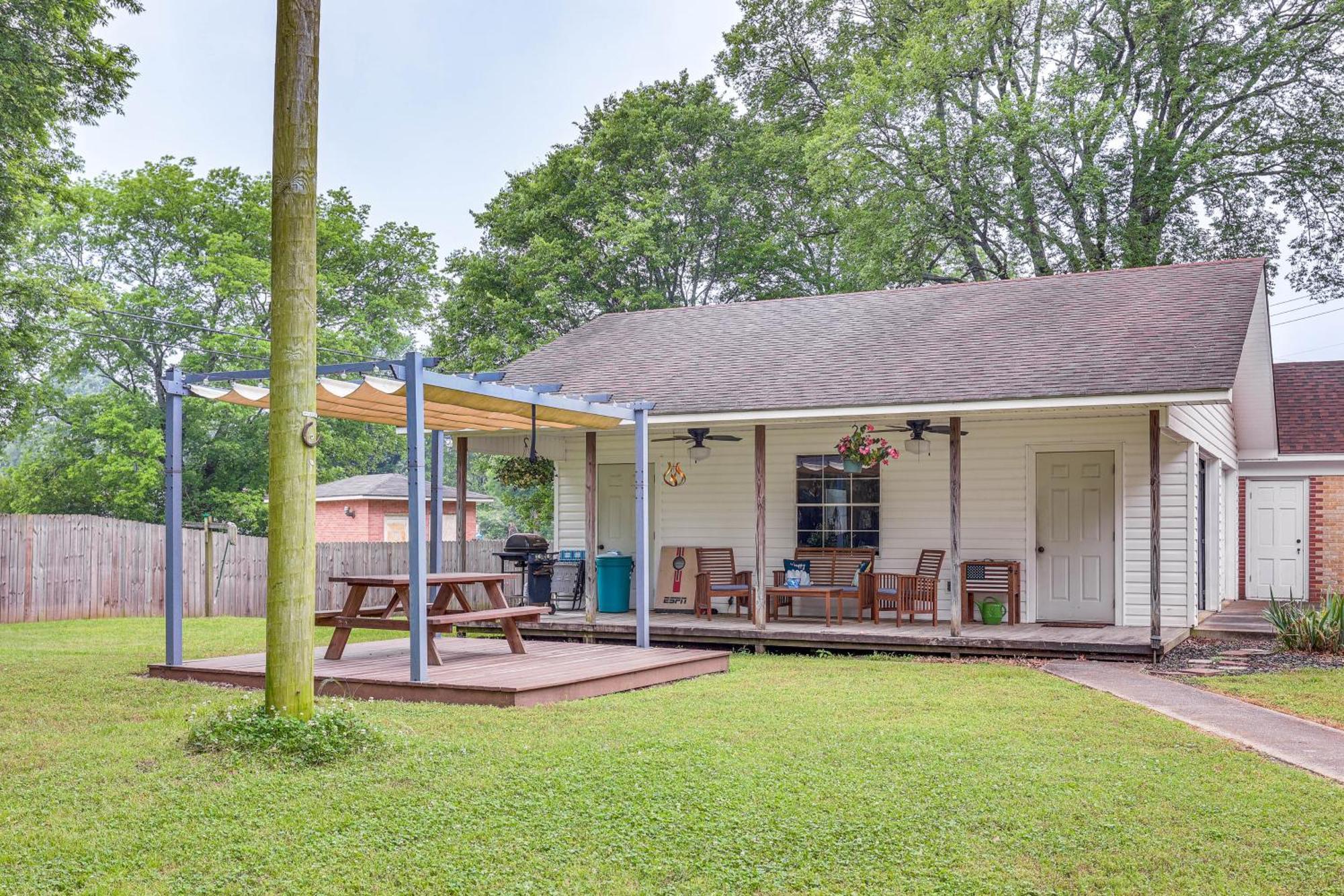 Delightful Retreat With Fireplace And Large Yard! Εξωτερικό φωτογραφία