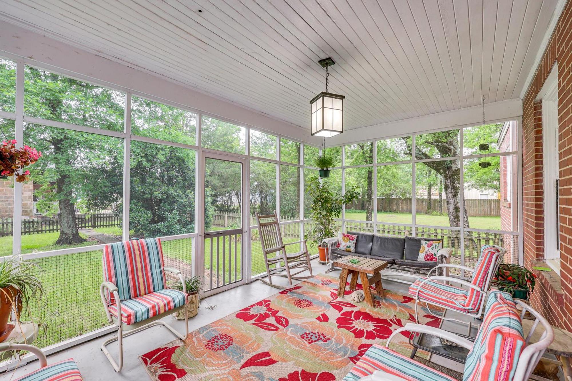 Delightful Retreat With Fireplace And Large Yard! Εξωτερικό φωτογραφία