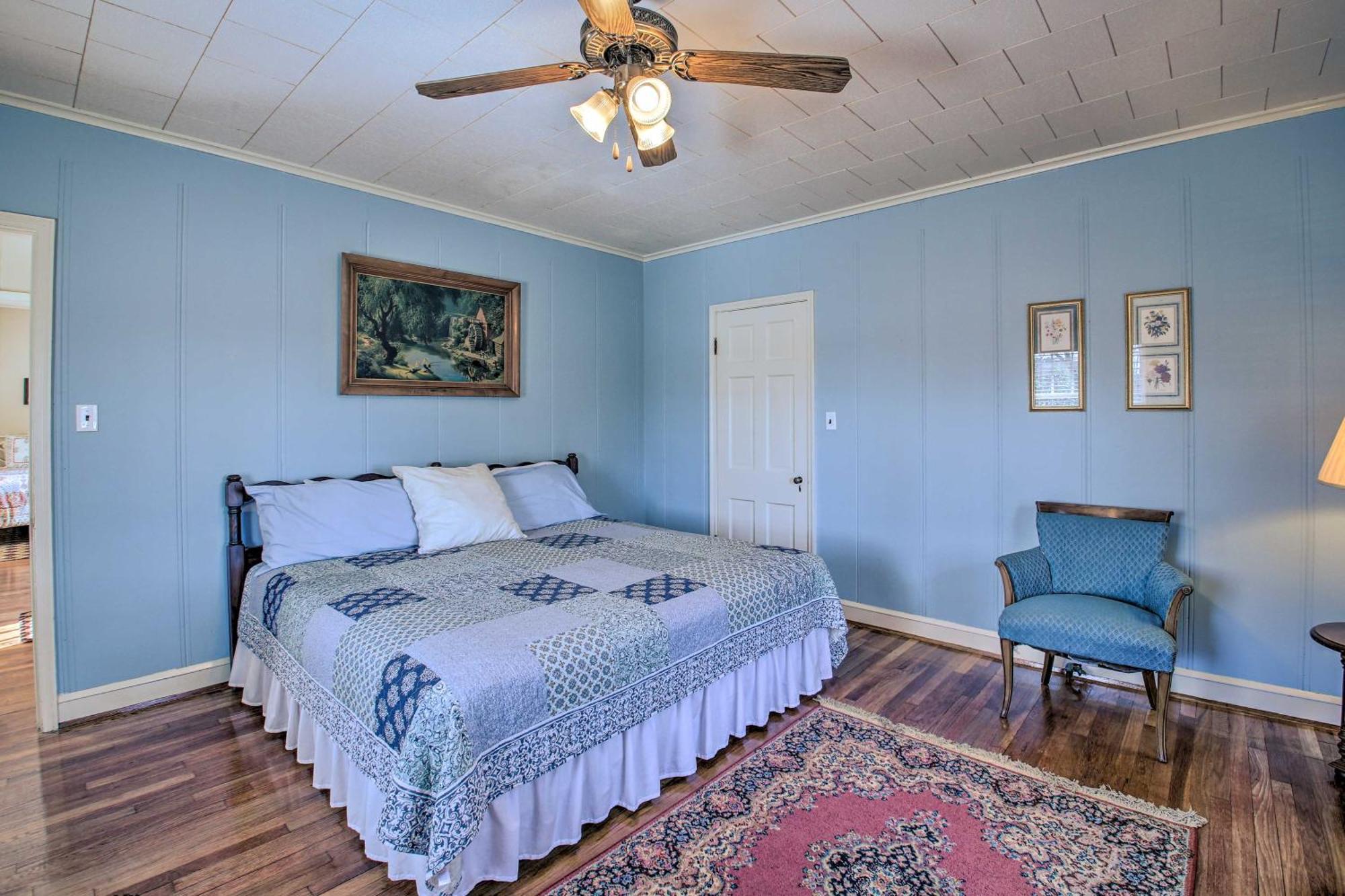Delightful Retreat With Fireplace And Large Yard! Εξωτερικό φωτογραφία