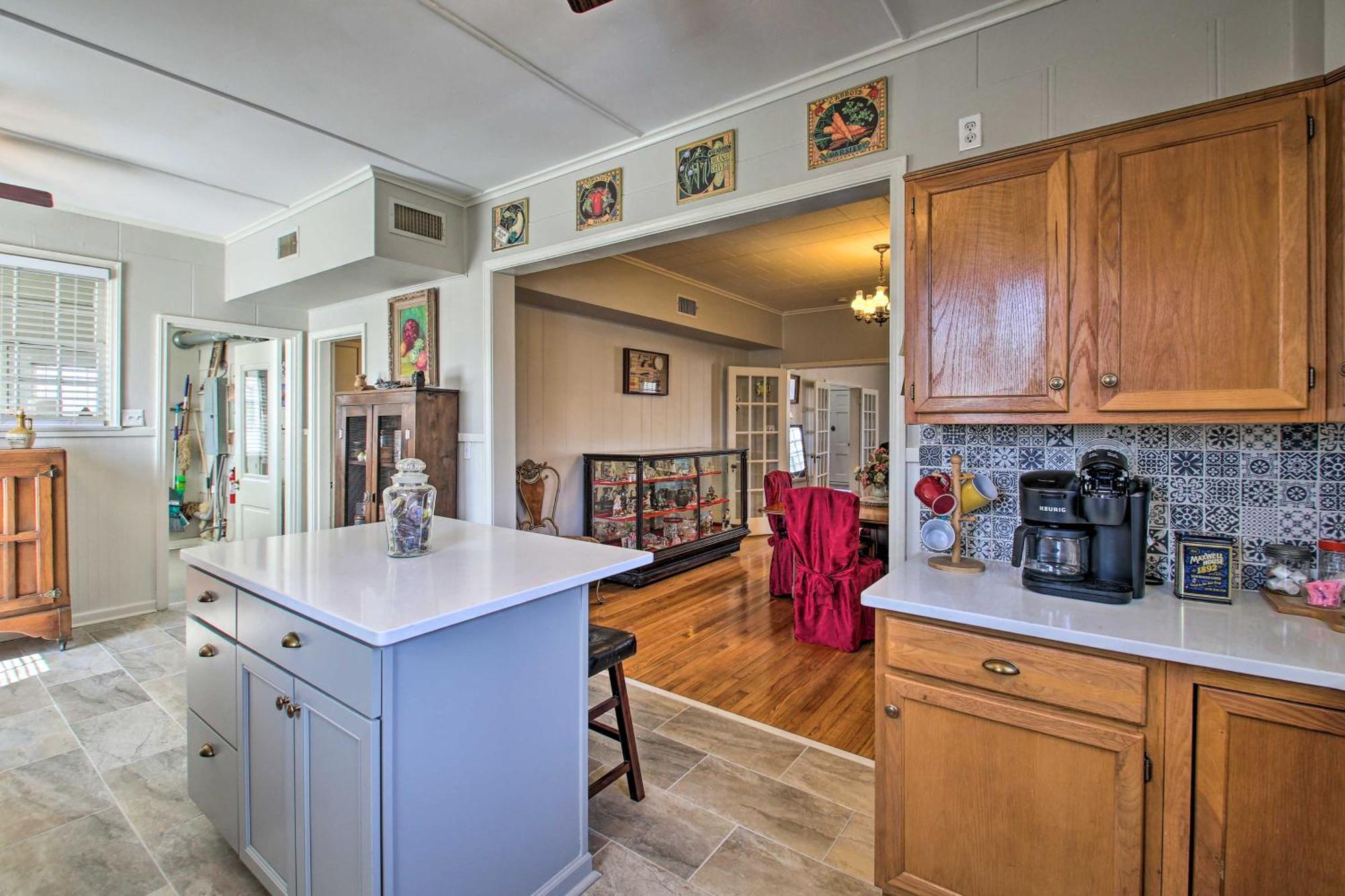 Delightful Retreat With Fireplace And Large Yard! Εξωτερικό φωτογραφία