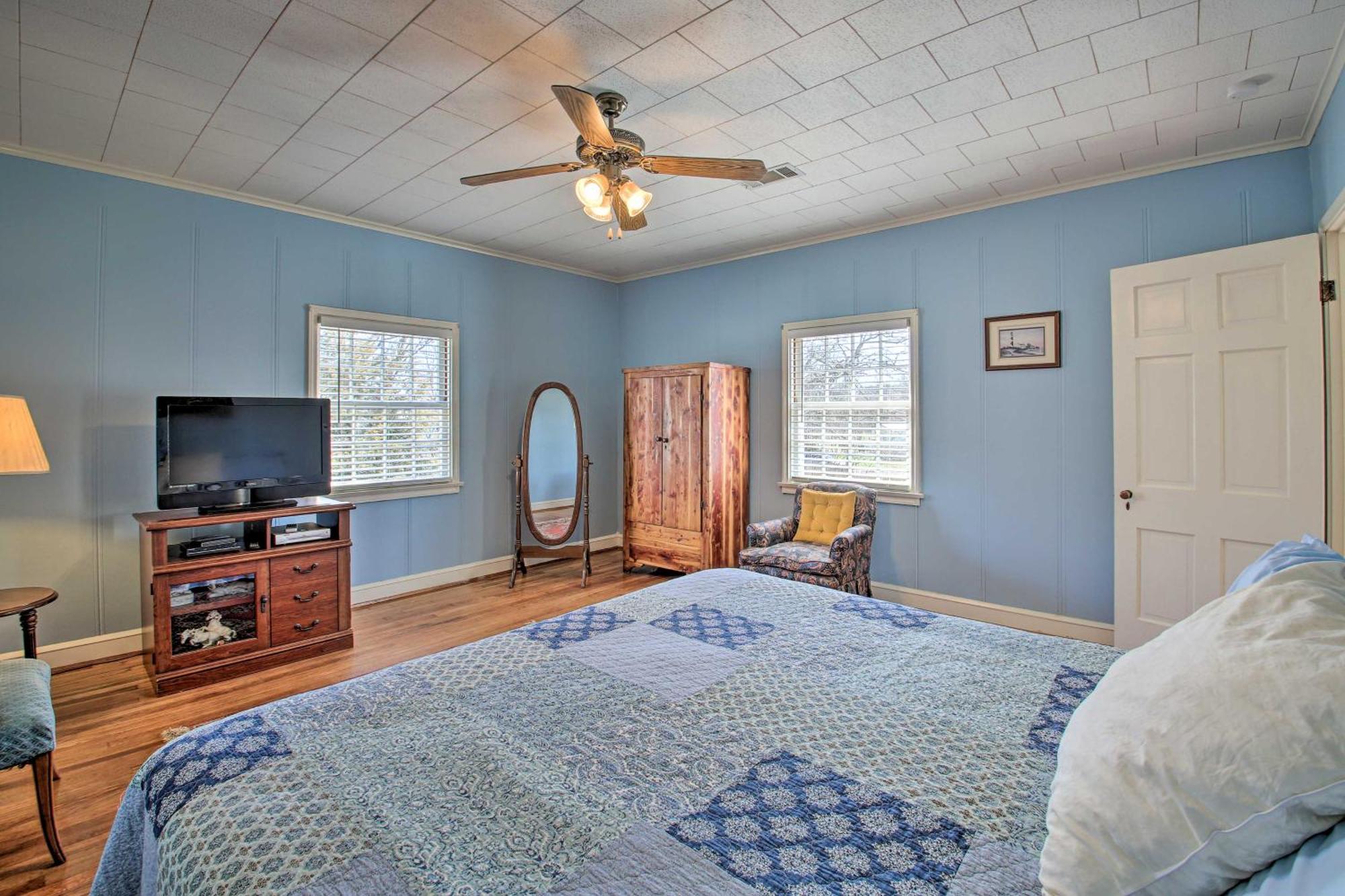 Delightful Retreat With Fireplace And Large Yard! Εξωτερικό φωτογραφία