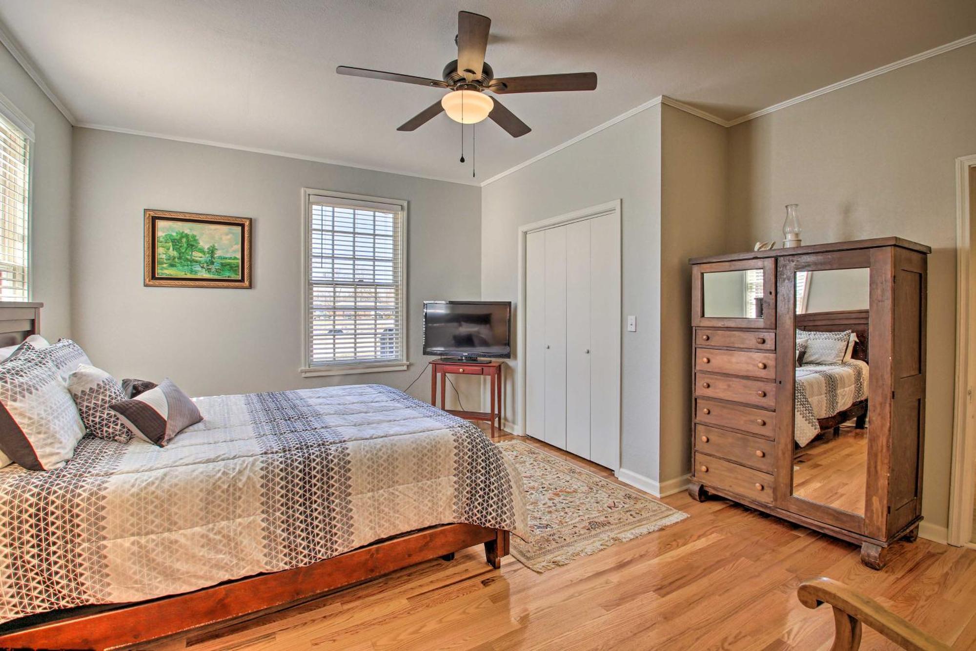 Delightful Retreat With Fireplace And Large Yard! Εξωτερικό φωτογραφία