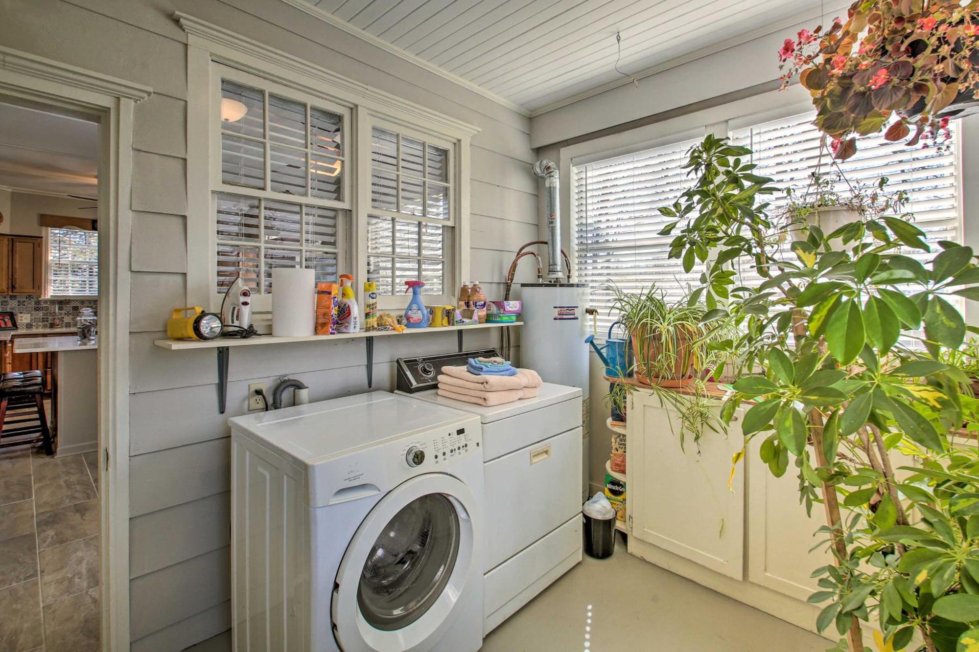 Delightful Retreat With Fireplace And Large Yard! Εξωτερικό φωτογραφία